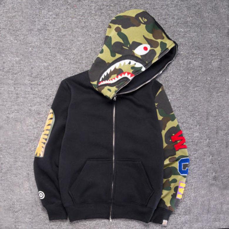 Sweat à capuche zippé tendance camouflage requin pour hommes et femmes, confectionné dans un tissu confortable en mélange de coton.