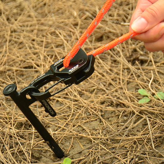 Tent Rope Tightener with Carabiner Clip Lanyard Adjuster Compact Size Portable Universal Self-locking Tent Rope Tensioner Outdoor Equipment Tool