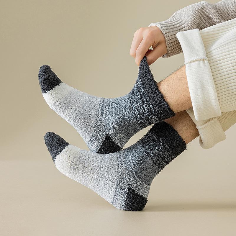 Japanese Style Gradient Men's Coral Fleece Mid-Tube Sleep Socks - Non-shedding, Warm, Half-Velvet Floor Socks