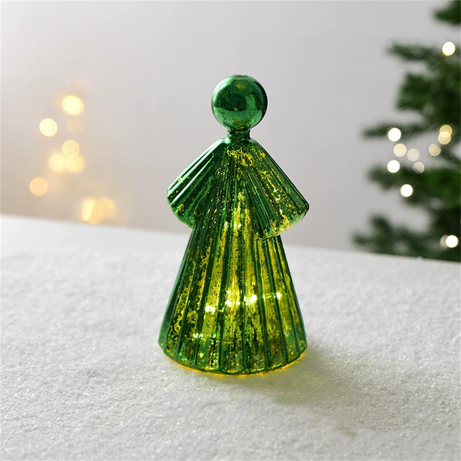 

Светящееся стекло сияет на настольном украшении рождественской елки, а маленькая рождественская елка излучает теплый свет. One Size