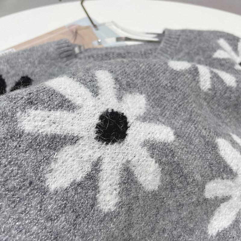 Women's Autumn and Winter Fashion Versatile French Round Neck Long Sleeve Pullover Daisy Jacquard Gray Knit Sweater