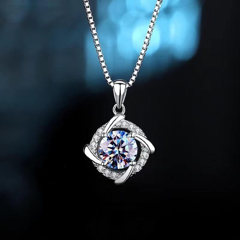 Windmill Necklace Comes And Goes Pendant One-Carat Moissanite Fashion Light Luxury Full Diamond Four-Leaf Clover Collarbone Chain Quality