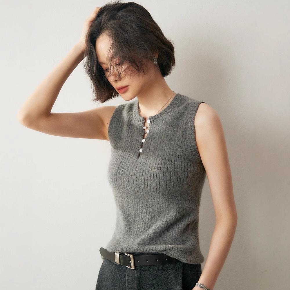 

Gentle & Chic Cashmere Slim-Fit Sleeveless Knit Tank Top Sweater for Women Large