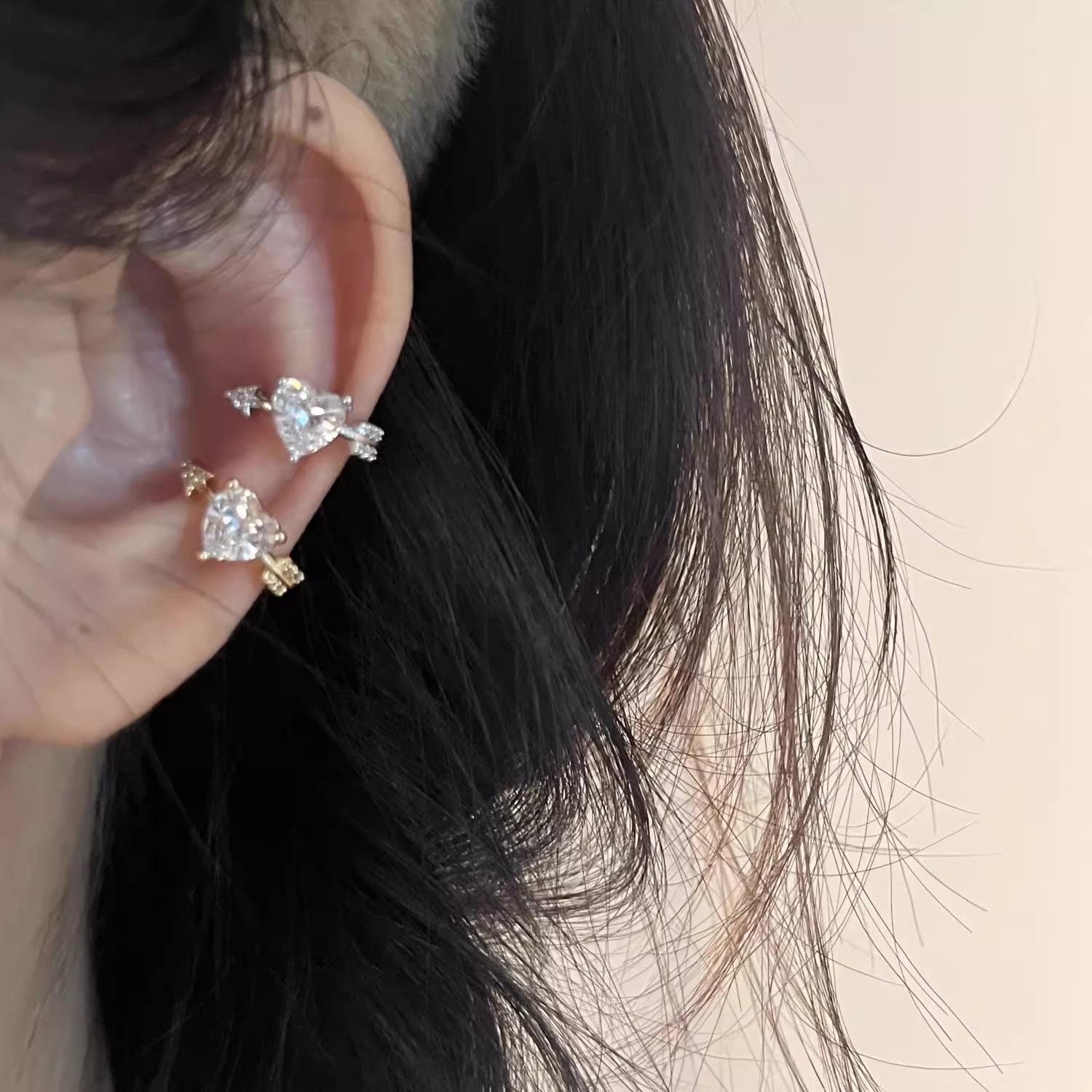 Zircon Arrow Heart Ear Cuff for Women: Cool, No-Piercing Ear Clip with Niche Design