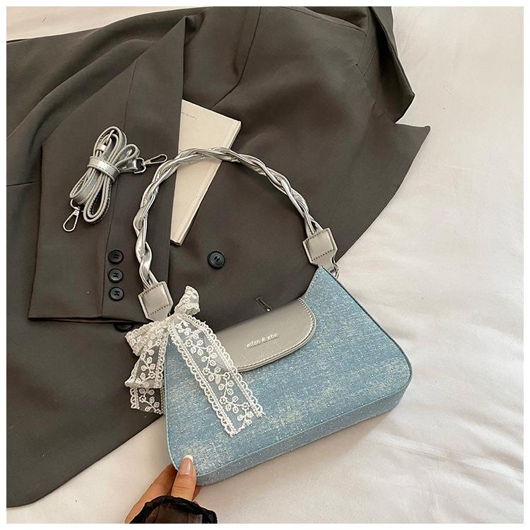 

Korean niche bag women s 2025 new summer fashion messenger bag Korean version ins underarm small square bag светло-синий