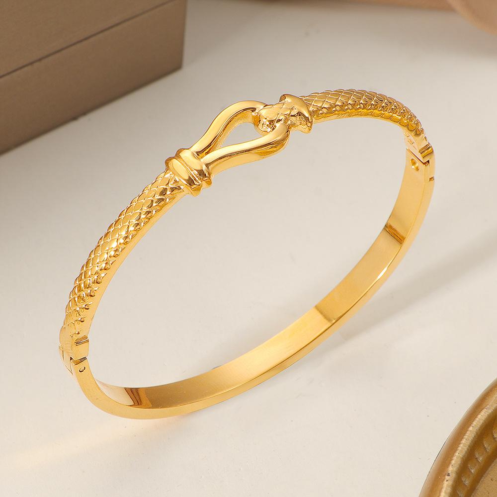 2026 European and American Fashion Simple Design Bracelet Women Do Not Fade Jewelry 18CM