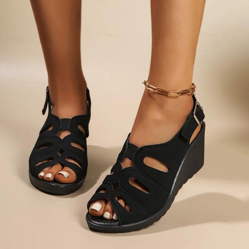 Fashion Plus Size 2025 Summer Women's Sandals Retro Round Toe Buckle Strap Wedges Sandals Outdoor Hollow Casual Daily Peep Toe Slippers