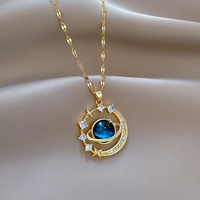 Copper Micro-inlaid Zircon Style Star Pendant Necklace Temperament Light Luxury Niche Design Sense.