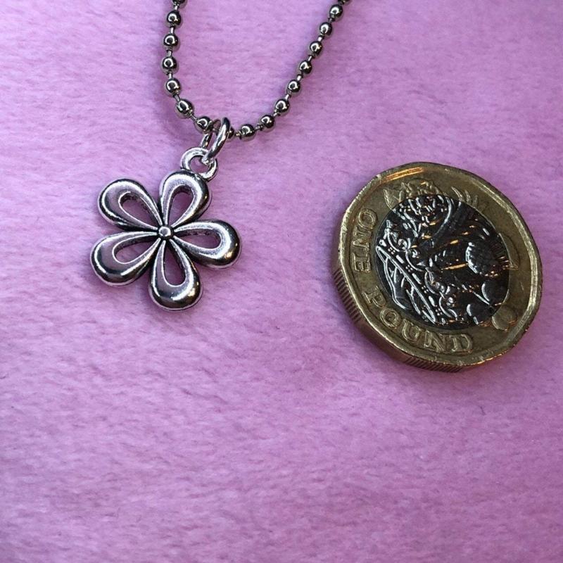 Trend Niche Daisy Flower Pendant Collarbone Chain Temperament Simple Neck Chain Adjustable Round Bead Chain Necklace