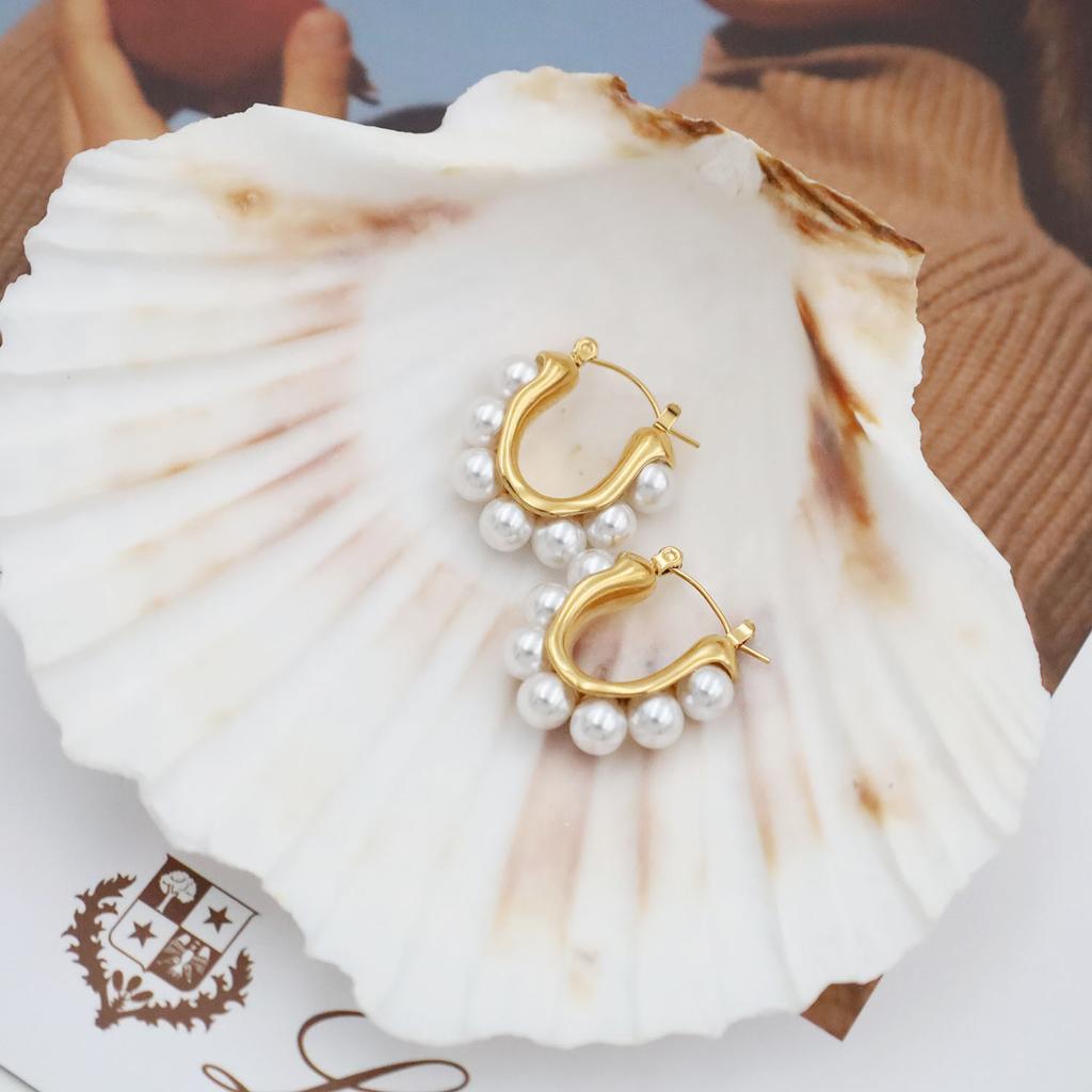 Exclusive For French Retro 18K Gold Titanium Steel Earrings, Personalized Light Luxury U-Shaped Pearl Earrings, High Sense