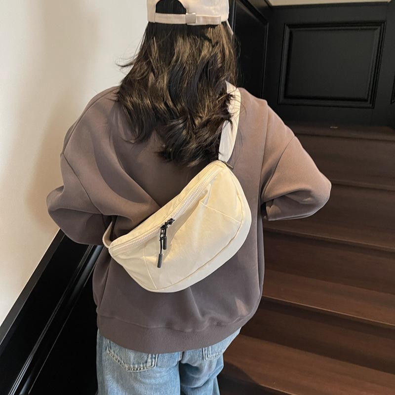 New niche versatile largecapacity shoulder bag going out for leisure popular men's and women's messenger bags baguette bags