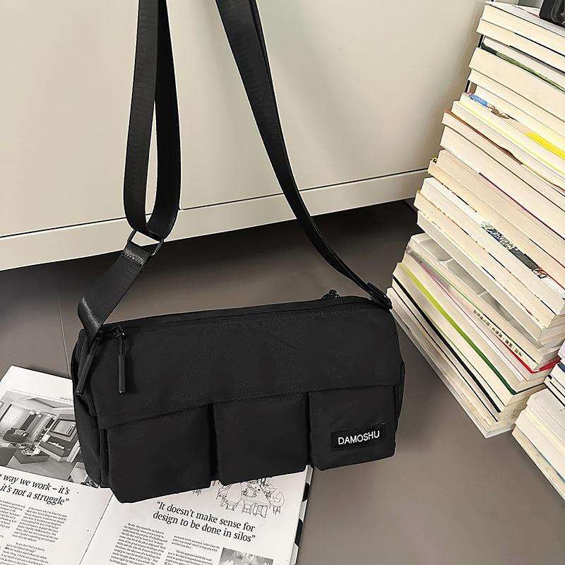 

Casual commuter messenger bag lightweight and simple shoulder bag summer new niche pocket casual чёрный