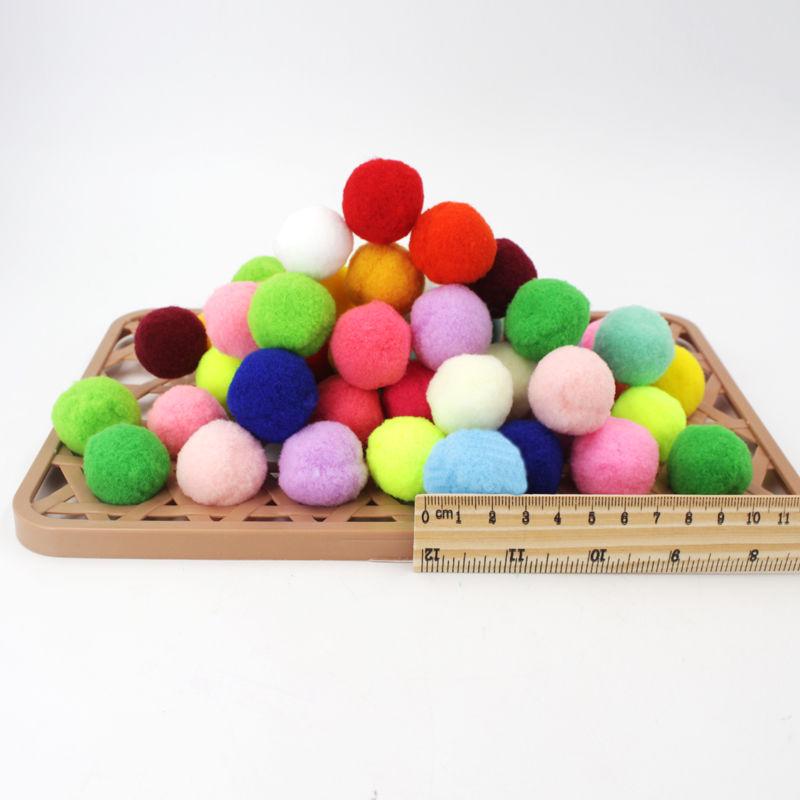 Artykuły ze strefy artystycznej: Kolorowe puszyste pompony do projektów klasowych dla uczniów od najmłodszych do najstarszych