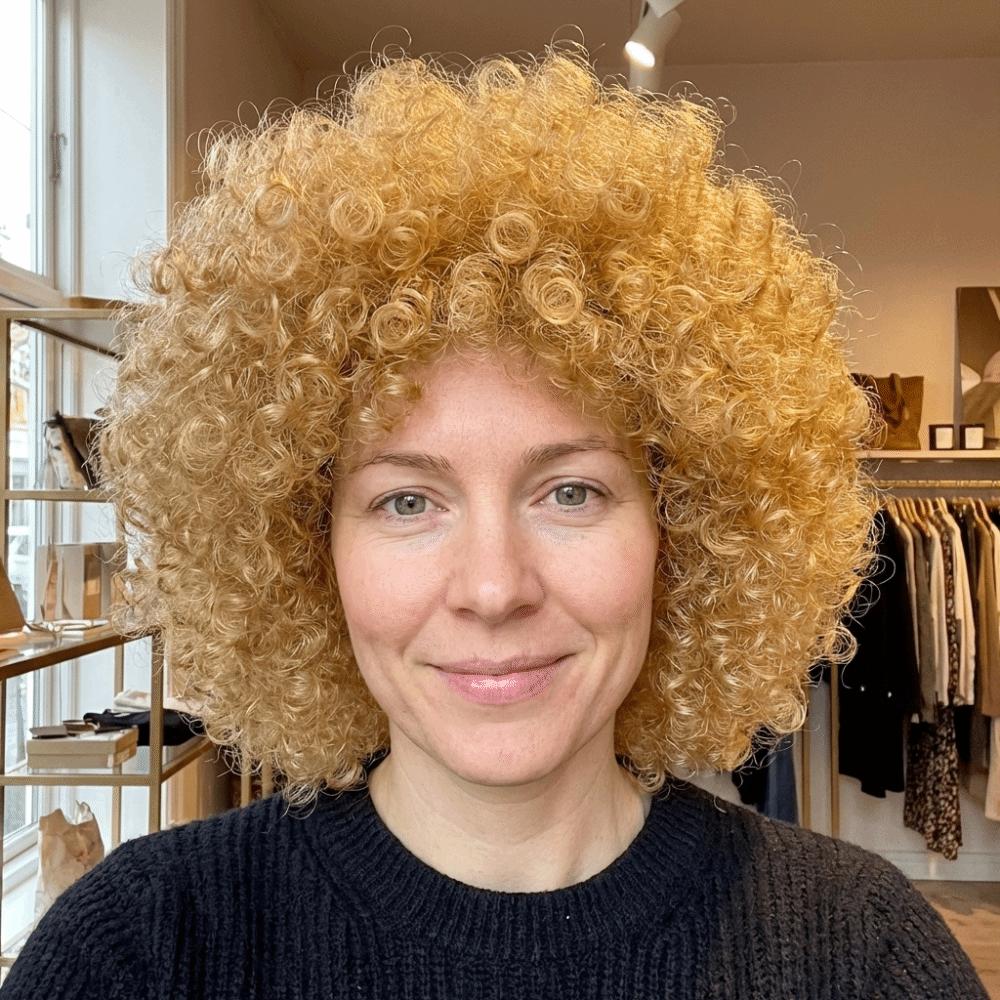 Capelli Ricci Ondulati Corti Colorati Resistenti al Calore Tifoso di Calcio Che Indossa Parrucche Halloween