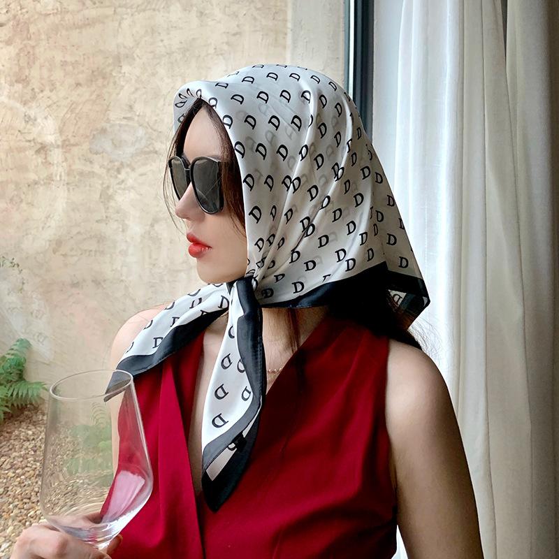 Schwarz-weiß gestreifter kleiner quadratischer Schal Seidenschal Damenkopftuch mit Hemd Professionelle Dekoration Nackenschutzschal Hals dünner Schal