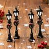 Mini pouliční lampa Retro Miniaturní pouliční osvětlení s vánočním věncem Model miniaturní pouliční lampy pro domeček pro panenky Miniaturní scény DIY Mikro-krajina