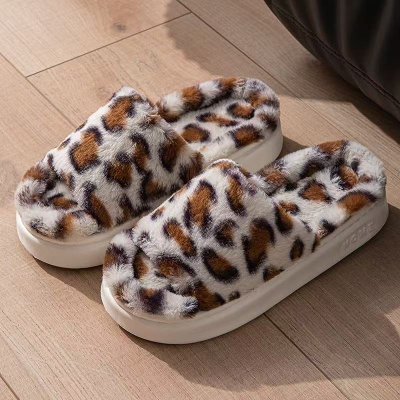 Fashion Couple's One Word Slippers Winter New Fashion Leopard Women Home Shoes Lightweight Comfortable Non Slip Men's Plush Shoes