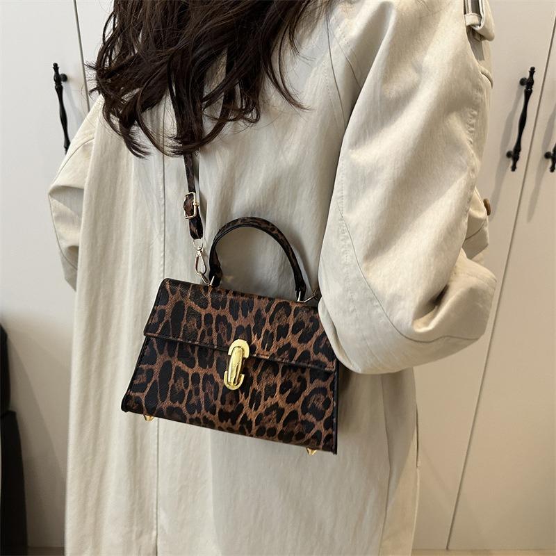 Leopardtryck ny modetextur crossbody-axelväska bärbar flicka liten fyrkantig retroväska stor kapacitet enfärgad