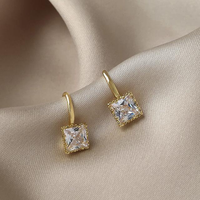 

2026 Fashion Fine Sparkle Zircon C Shape Crystal Earrings for Women Korean Temperament Accessories Wedding Jewelry Girls Gift