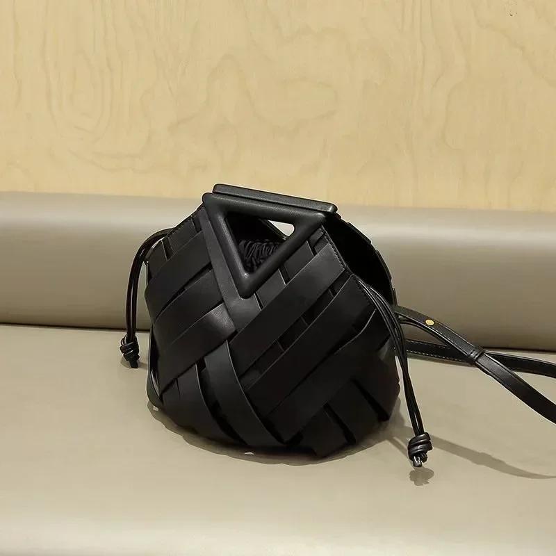 New arrival of high fashion top handle brown fabric shoulder bags for women with hollow design unique bucket bag style