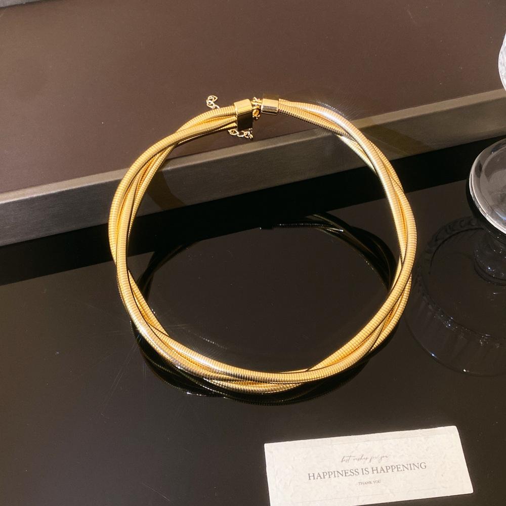 Einzigartiges Nischendesign, schlichtes Metall-Halsreifarmband, schlichter Ringhalsreif für weibliche Persönlichkeit, kaltes Halsketten-Accessoire