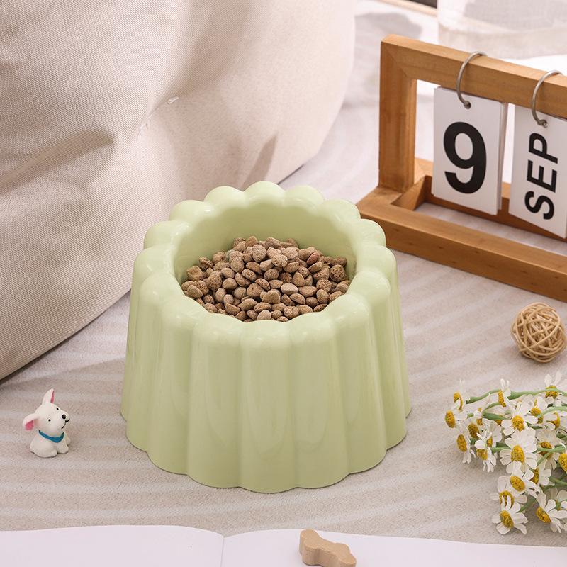 Non Slip Base Pet Slanted Bowl Lace-Edge Vertical Striped Bowl Elevated Design Pet Feeding Bowl