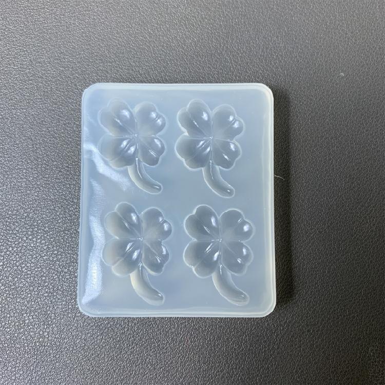 Clovers Shape Silicone Craft Mold For DIY Resin Jewelry Accessory Decorations Lucky Symbol Design Nonstick Surfaces