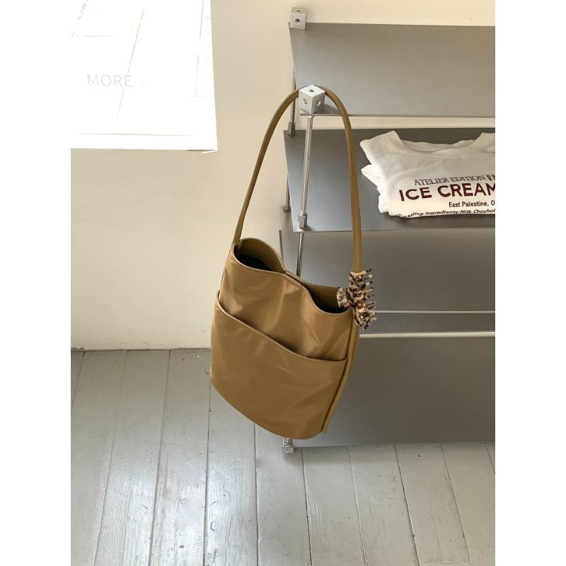 

Hand carrying bucket bag women s trend versatile nylon shoulder bag large capacity women s simple fashion portable cylinder bag коричневый