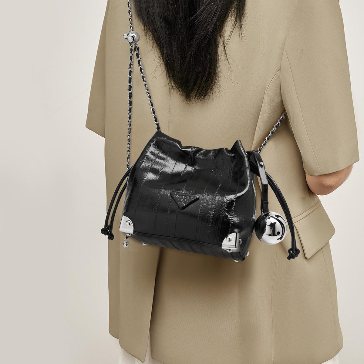 FOXER Brand Women s Shoulder Bucket Bag Split Leather 2026 Spring Summer New Fashion Chain Female Crossbody Bag Purse