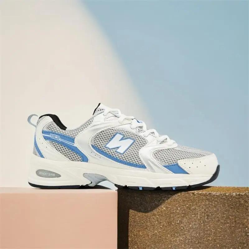 Nowe codzienne małe białe buty Wszechstronne, oddychające, podwyższone buty sportowe i europejskie oraz amerykańskie trendy budzące buty codzienne