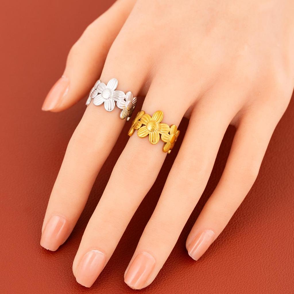 Chrysanthemum Stainless Steel Non-Fading Daisy Ring - Titanium Steel Open Design with Vacuum Electroplating.