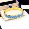 Bracciale con fiore a quattro foglie a goccia d'olio, lettere V nere, rosse e blu, bracciale con stampa a goccia d'olio per coppia