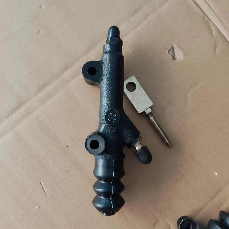 Che Da Ren Clutch Master Cylinder for Jiefang CA1121J/CA1122J