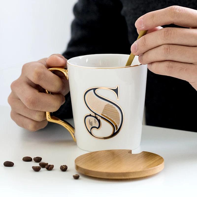 1 Stück Europäische Goldbuchstaben Keramiktasse Liebhaber Frühstück Kaffeetasse Milchtee A-Z Buchstabe Männer Frauen Kreativer Becher