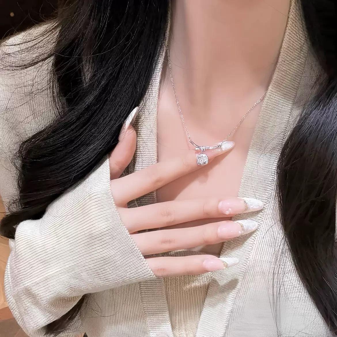 

Sterling Silver Moissanite Rope Knot Square Pendant Necklace for Women - Elegant and Versatile Clavicle Chain Jewelry.