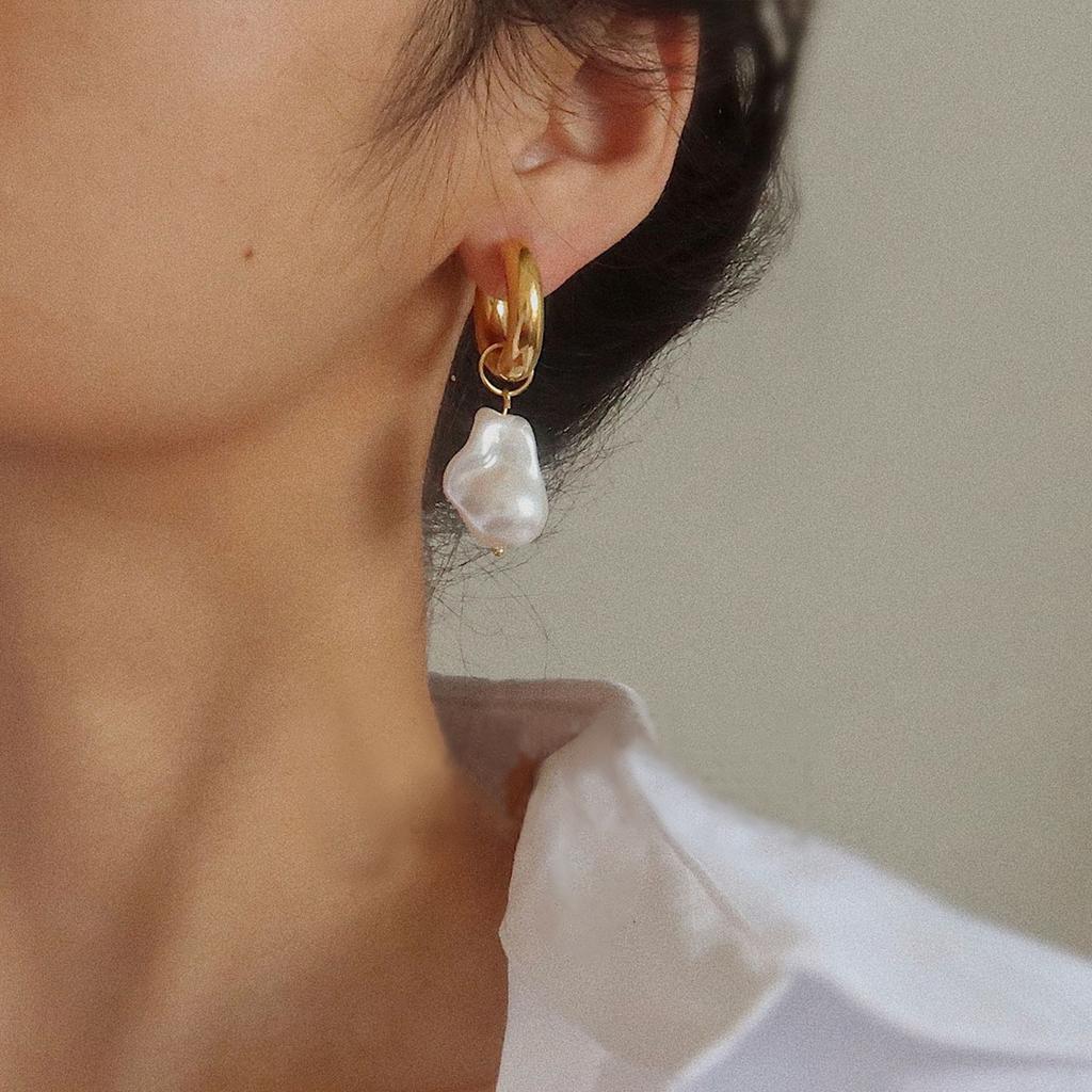 Hypoallergene Designer Barockperlen-Ohrringe Trendige Edelstahl 18 Karat Goldbeschichtete Statement-Creolen Damen