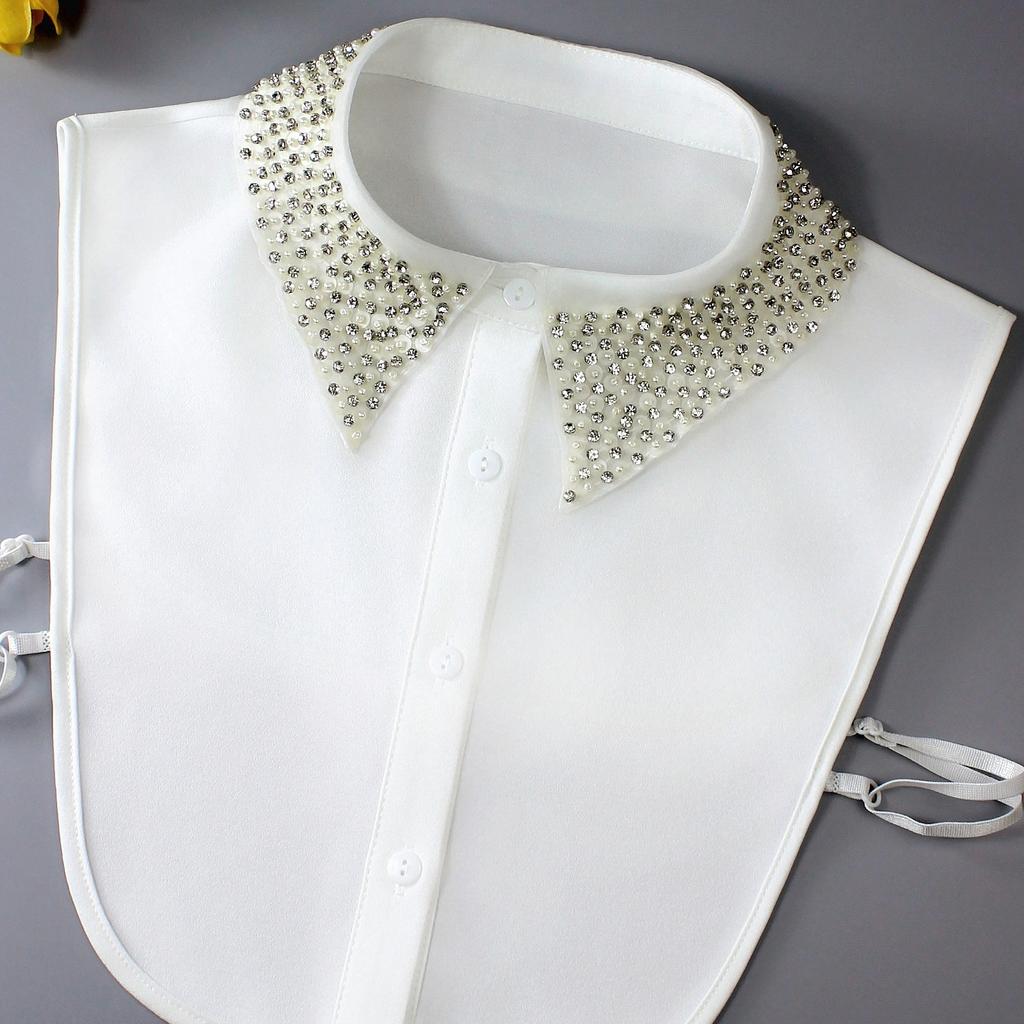 1 stk dame rutete volangkrave med perlebesatt dukkekrage, blonder og blomsterdekorasjoner, egnet for å matche med