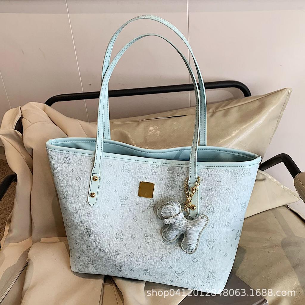 Niche leisure feeling single shoulder big bag women 2025 new large capacity simple commuter underarm tote bag tide