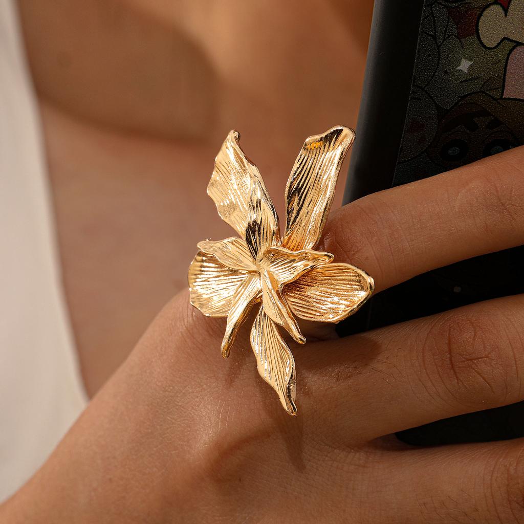 Personalized Five-Petal Flower Three-Dimensional Flower Opening Ring, Exaggerated Metal Wind Winding Ring
