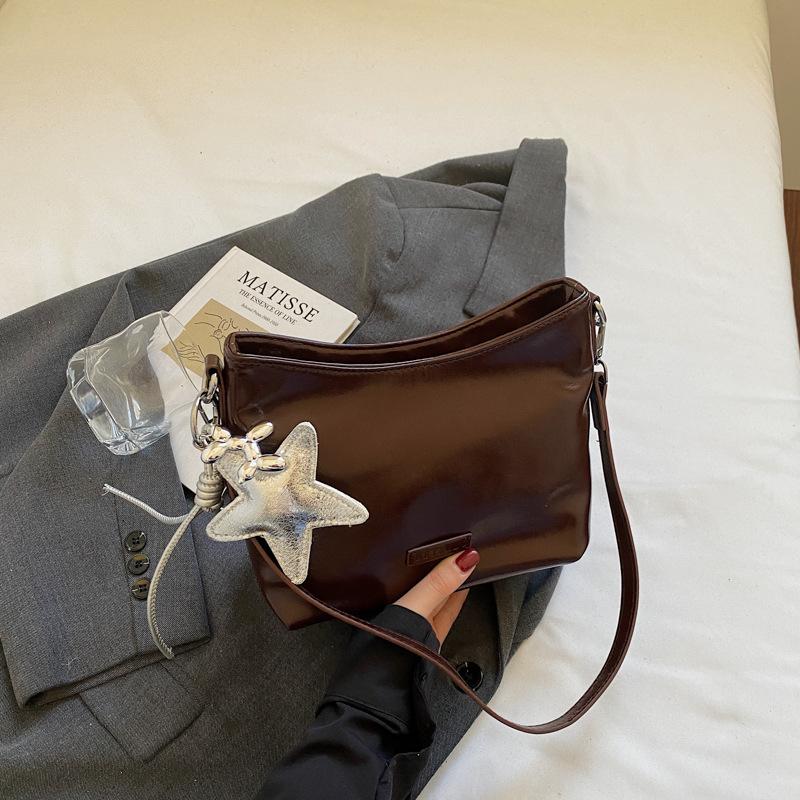 Today's popular small bags for women's new autumn and winter retro versatile messenger bags single shoulder underarm bucket bags