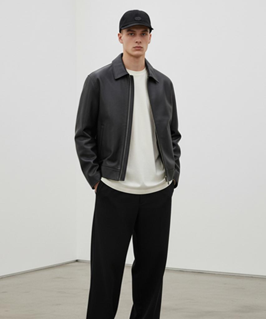 Yunibeosyeolkemiseuteuli Black Short Brim Bikecap