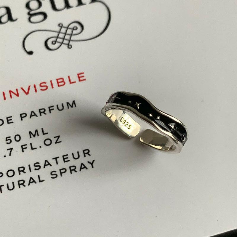 

Уникальное кольцо из японского черного агата для женщин с геометрическим дизайном и регулируемым размером J4106