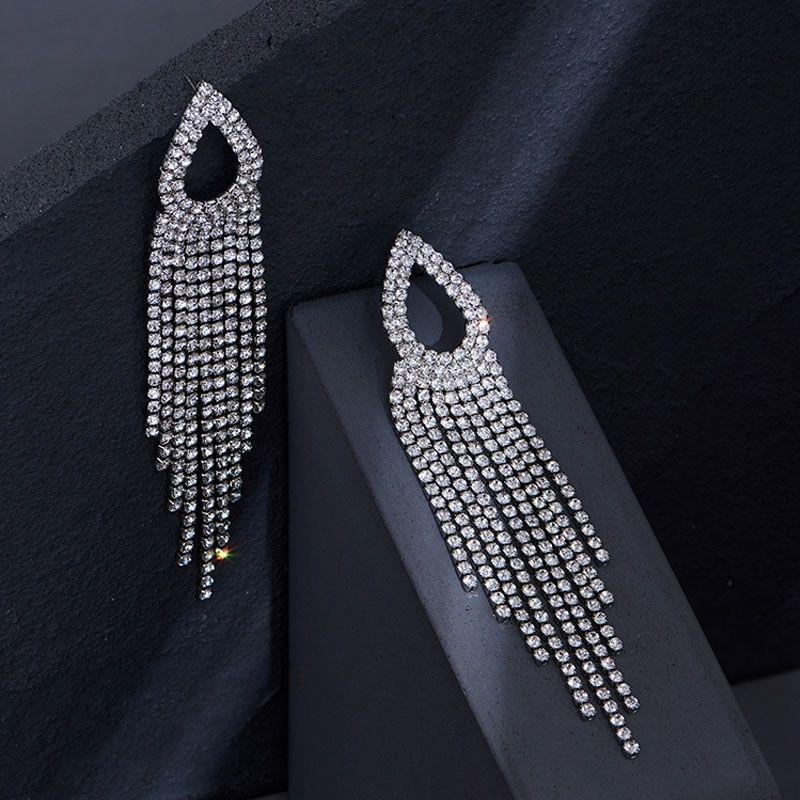 Trendsetting Rhinestone Tassel Earrings: Face-Slimming, Exaggerated Sparkle Design