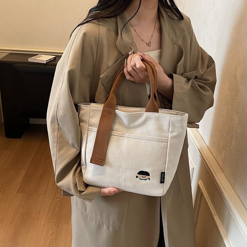 Lightweight canvas bag women's 2025 new autumn and winter leisure college students class portable commuter bag portable bucket bag