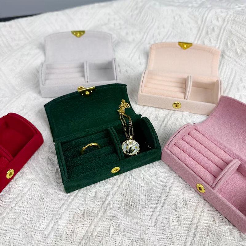Elegant Compact Jewelry Box: Portable Storage for Rings, Necklaces, and Earrings
