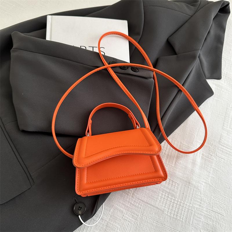 Niche design bag women's 2025 new trendy retro handbag fashion women's bag shoulder messenger bag