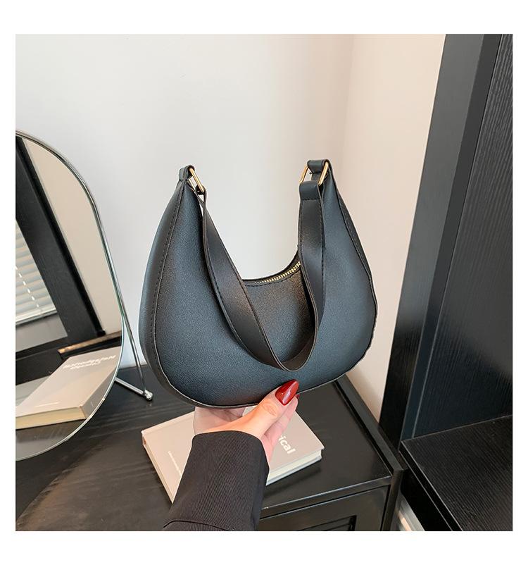 

Однотонная текстура простая модная сумка через плечо 2024 весна новая универсальная сумка подмышками сумка-пельмень корейская версия женская чёрный