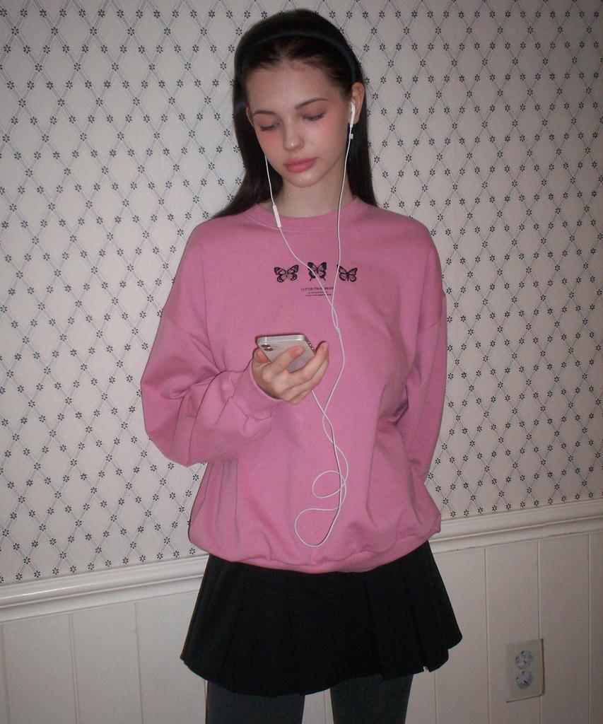 LETTER FROM MOON Triple Butterfly Embroidery Sweatshirt (Deep Pink)