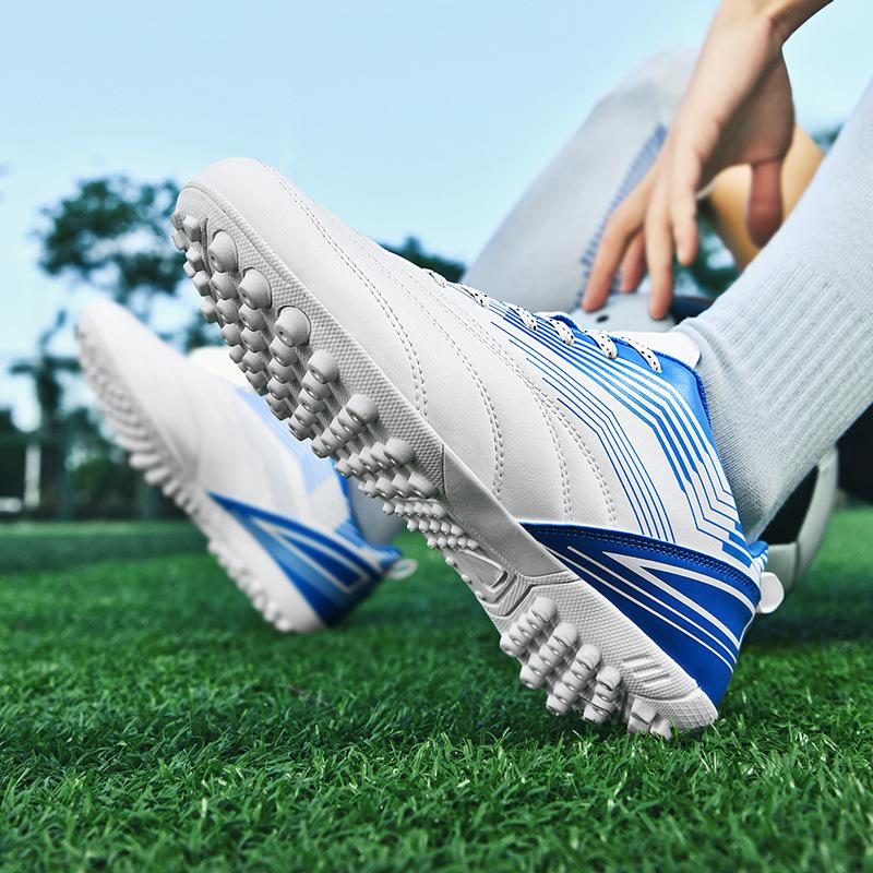 Men‘s Football Boots Low Top Soccer Shoes Comfortable Breathable TF Grass Non-Slip Training Sneakers Outdoor Footwears