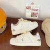 Creme Retro 2024 Frühling neue Studentin kleine weiße Schuhe Mädchen Shell Head Sportschuhe lässig Skateboard bequem